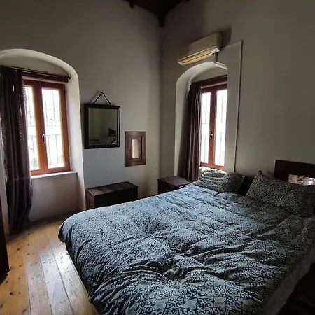 μαγεμένος πύργος στις θαλάμες Apartamento Koumani
